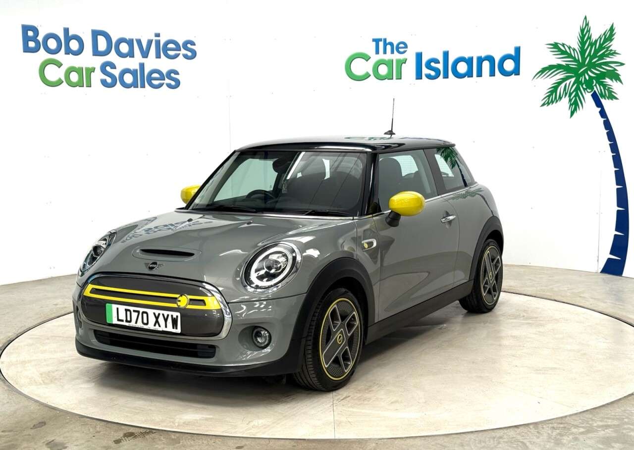 A 2020 MINI ELECTRIC HATCH Cooper SE 32.6kWh Level 1 Hatchback 3dr Electric Auto (184 ps) Absolutely G A 2020 MINI ELECTRIC HATCH Cooper SE 32.6kWh Level 1 Hatchback 3dr Electric Auto (184 ps) Absolutely G