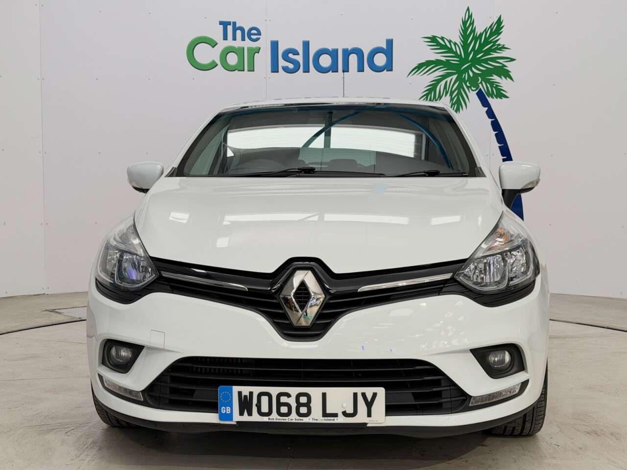 A 2019 RENAULT CLIO 0.9 TCe Iconic Hatchback 5dr Petrol Manual Euro 6 (s/s) (90 ps) Cruise Cont A 2019 RENAULT CLIO 0.9 TCe Iconic Hatchback 5dr Petrol Manual Euro 6 (s/s) (90 ps) Cruise Cont