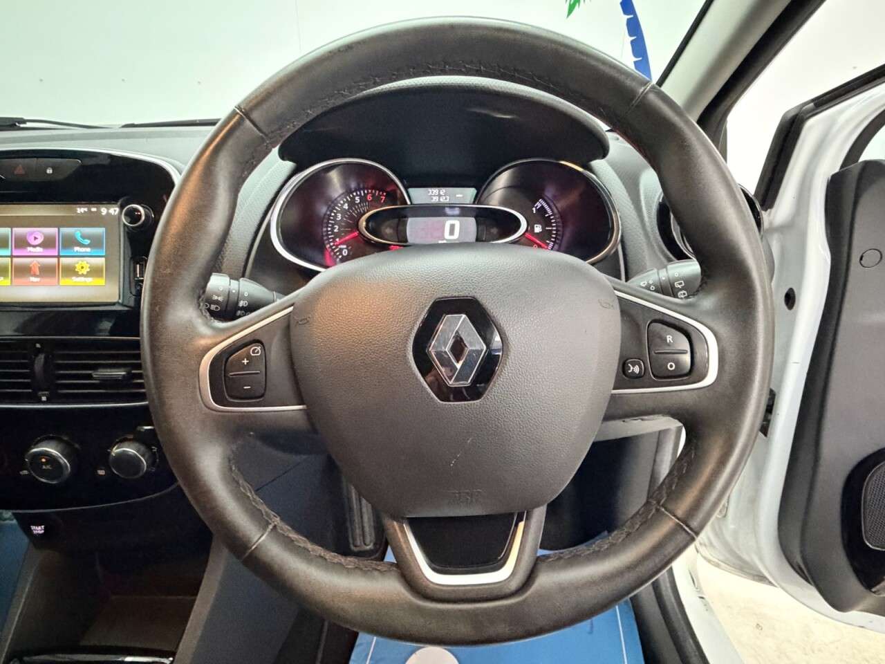 2019 RENAULT CLIO 2019 RENAULT CLIO