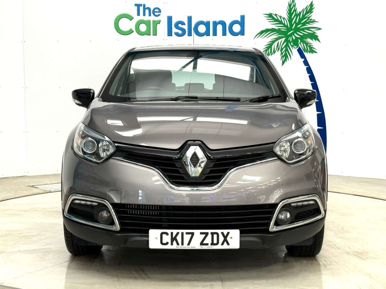 A 2017 RENAULT CAPTUR 0.9 TCe ENERGY Dynamique Nav SUV 5dr Petrol Manual Euro 6 (s/s) (90 ps) FUL A 2017 RENAULT CAPTUR 0.9 TCe ENERGY Dynamique Nav SUV 5dr Petrol Manual Euro 6 (s/s) (90 ps) FUL