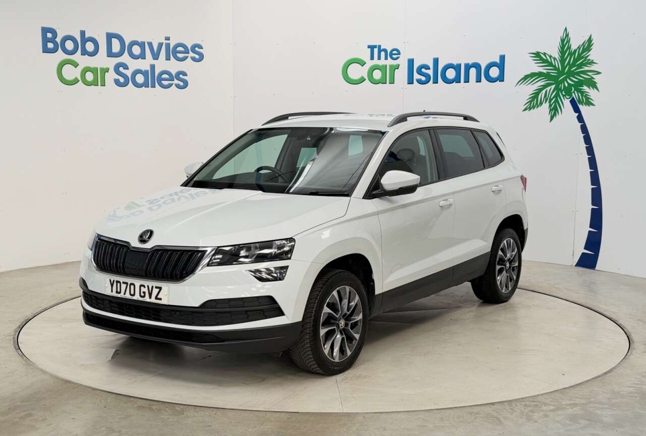 A 2020 SKODA KAROQ 1.0 TSI SE Drive SUV 5dr Petrol Manual Euro 6 (s/s) (115 ps) App-Connect & A 2020 SKODA KAROQ 1.0 TSI SE Drive SUV 5dr Petrol Manual Euro 6 (s/s) (115 ps) App-Connect &