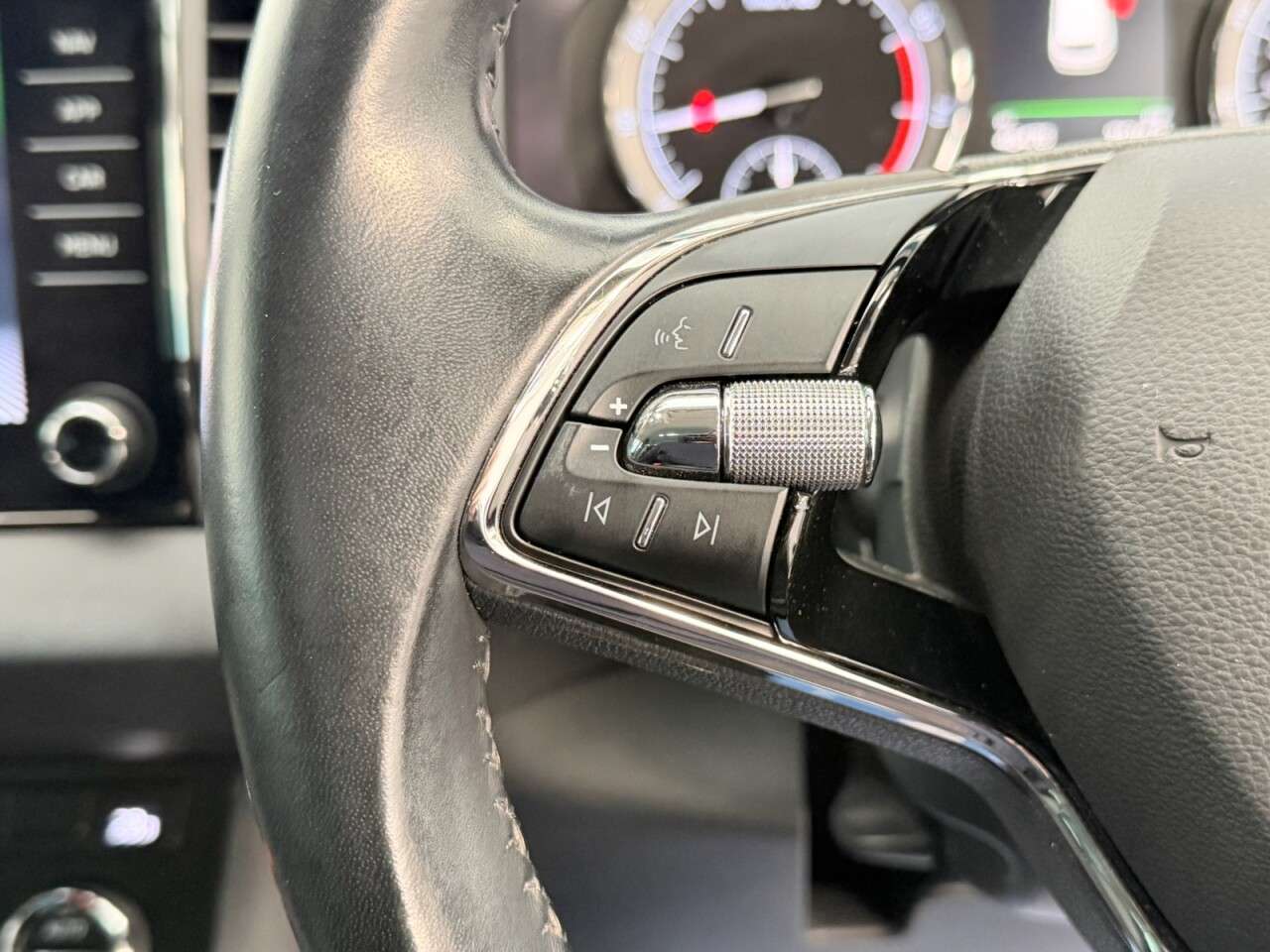 2020 SKODA KAROQ 2020 SKODA KAROQ