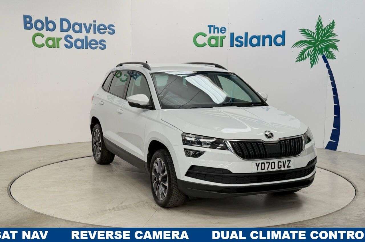 A 2020 SKODA KAROQ 1.0 TSI SE Drive SUV 5dr Petrol Manual Euro 6 (s/s) (115 ps) App-Connect & A 2020 SKODA KAROQ 1.0 TSI SE Drive SUV 5dr Petrol Manual Euro 6 (s/s) (115 ps) App-Connect &