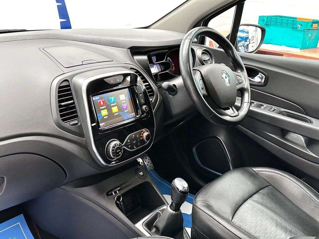 A 2018 RENAULT CAPTUR 0.9 TCe ENERGY Signature X Nav SUV 5dr Petrol Manual Euro 6 (s/s) (90 ps) H A 2018 RENAULT CAPTUR 0.9 TCe ENERGY Signature X Nav SUV 5dr Petrol Manual Euro 6 (s/s) (90 ps) H