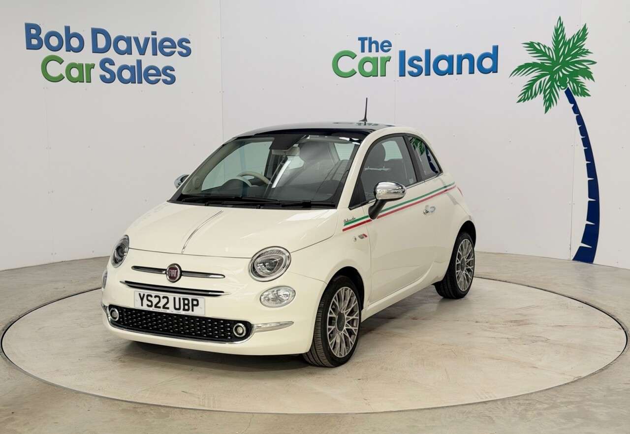 A 2022 FIAT 500 1.0 MHEV Dolcevita Plus Hatchback 3dr Petrol Manual Euro 6 (s/s) (70 bhp) M A 2022 FIAT 500 1.0 MHEV Dolcevita Plus Hatchback 3dr Petrol Manual Euro 6 (s/s) (70 bhp) M