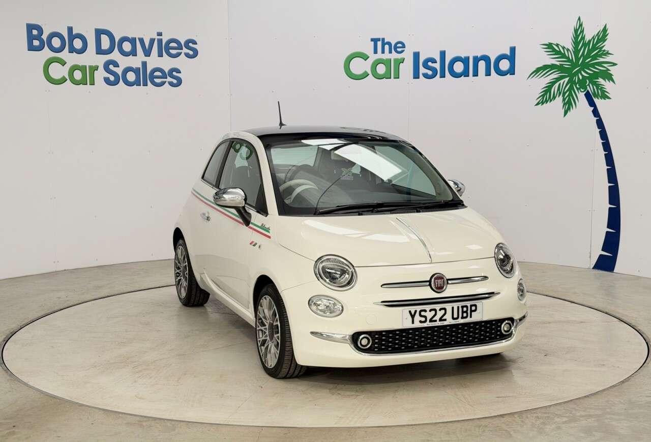 A 2022 FIAT 500 1.0 MHEV Dolcevita Plus Hatchback 3dr Petrol Manual Euro 6 (s/s) (70 bhp) M A 2022 FIAT 500 1.0 MHEV Dolcevita Plus Hatchback 3dr Petrol Manual Euro 6 (s/s) (70 bhp) M