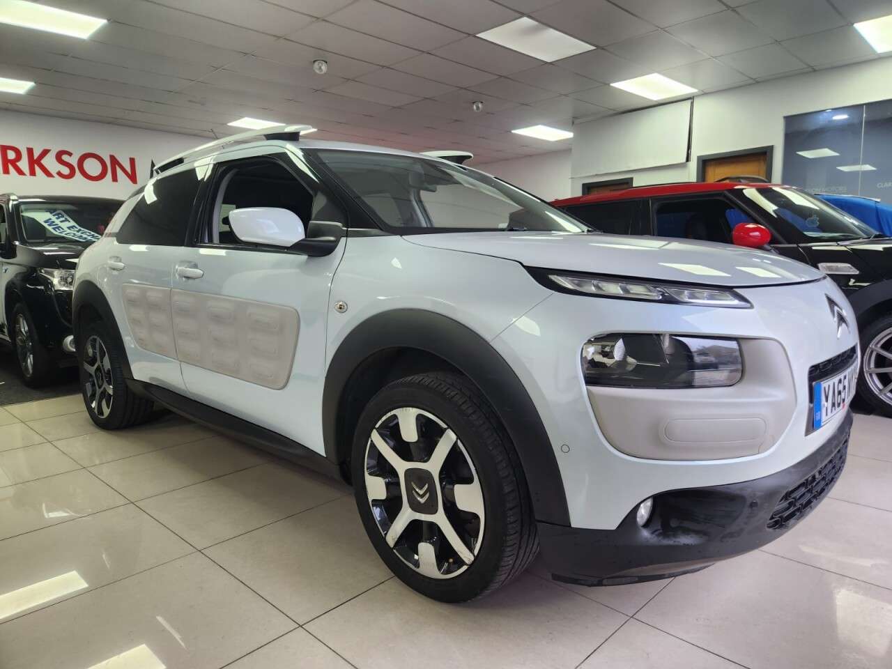A 2015 CITROEN C4 CACTUS 1.2 PURETECH FLAIR 5d+7 SERVICE STAMPS+MOT OCTOBER 2026+ONLY £20 YEAR TAX+P A 2015 CITROEN C4 CACTUS 1.2 PURETECH FLAIR 5d+7 SERVICE STAMPS+MOT OCTOBER 2026+ONLY £20 YEAR TAX+P