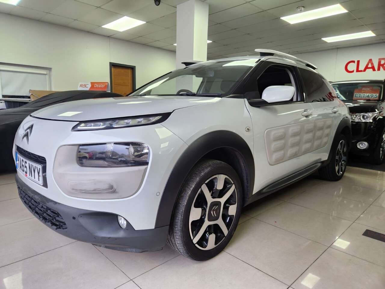 A 2015 CITROEN C4 CACTUS 1.2 PURETECH FLAIR 5d+7 SERVICE STAMPS+MOT OCTOBER 2026+ONLY £20 YEAR TAX+P A 2015 CITROEN C4 CACTUS 1.2 PURETECH FLAIR 5d+7 SERVICE STAMPS+MOT OCTOBER 2026+ONLY £20 YEAR TAX+P