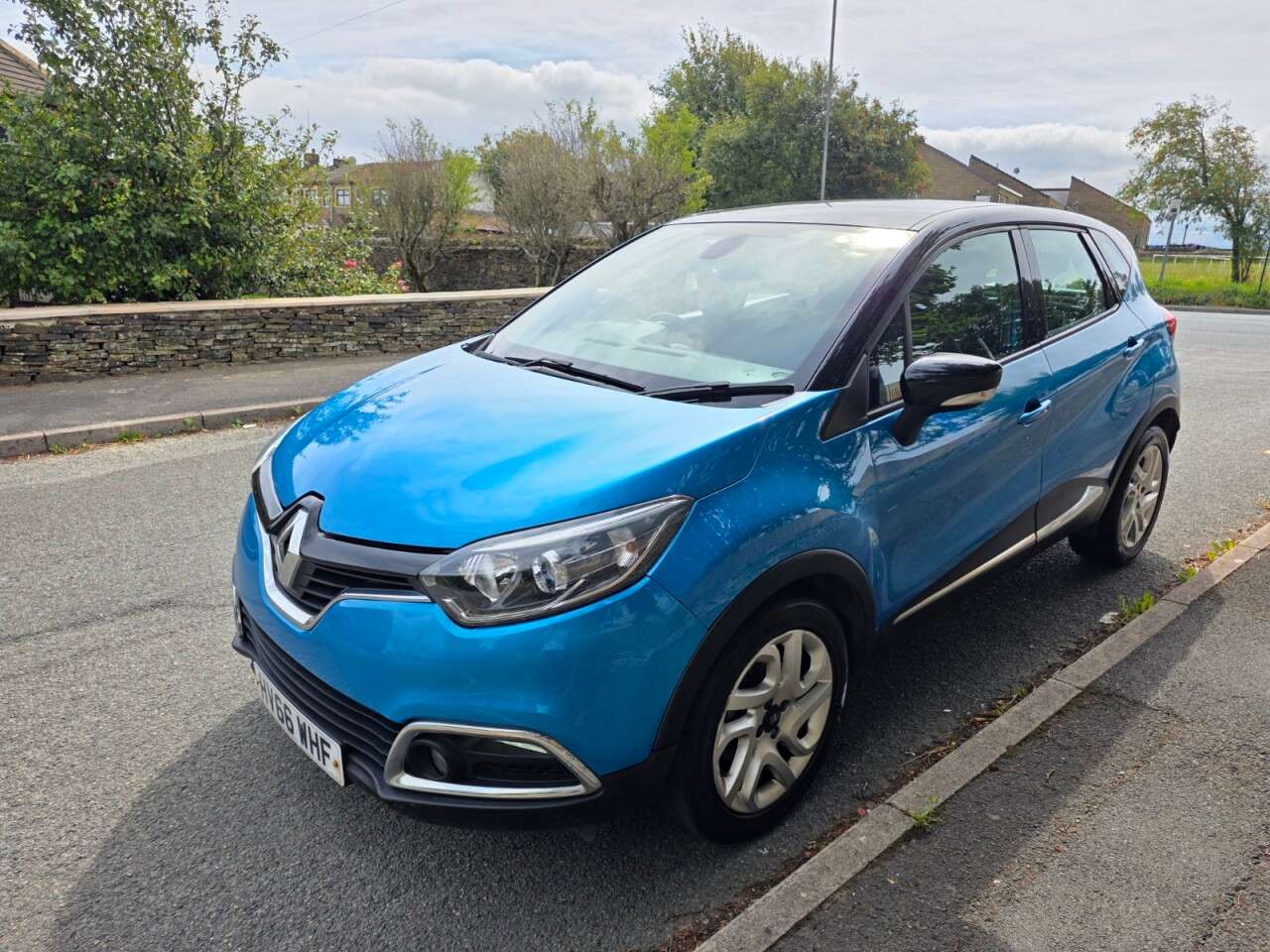 A 2016 RENAULT CAPTUR 1.5 dCi ENERGY Dynamique Nav SUV 5dr Diesel Manual Euro 6+BLUETOOTH AIR CON A 2016 RENAULT CAPTUR 1.5 dCi ENERGY Dynamique Nav SUV 5dr Diesel Manual Euro 6+BLUETOOTH AIR CON