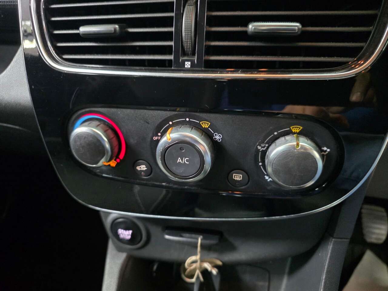 2017 RENAULT CLIO 2017 RENAULT CLIO