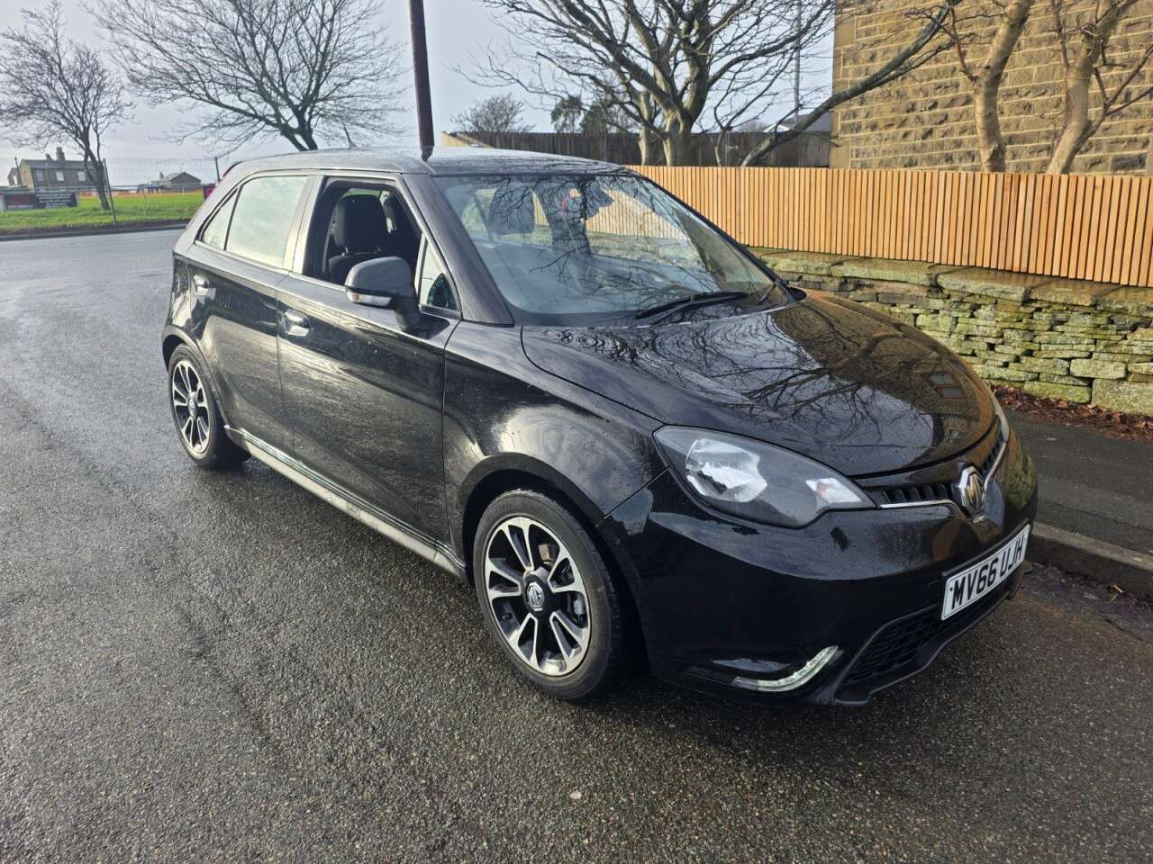 A 2017 MG MG3 1.5 VTi-TECH 3Style Hatchback 5dr Petrol Manual Euro 6 (s/s) JUST BEEN SERV A 2017 MG MG3 1.5 VTi-TECH 3Style Hatchback 5dr Petrol Manual Euro 6 (s/s) JUST BEEN SERV