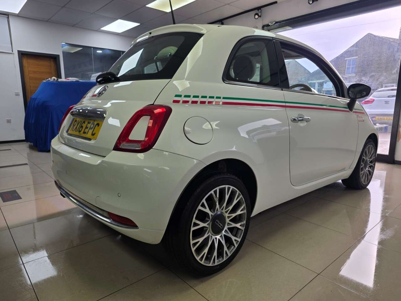 A 2016 FIAT 500 1.2 Lounge Hatchback 3dr Petrol Manual Euro 6 (s/s)PAN ROOF+SERVICE HISTORY A 2016 FIAT 500 1.2 Lounge Hatchback 3dr Petrol Manual Euro 6 (s/s)PAN ROOF+SERVICE HISTORY