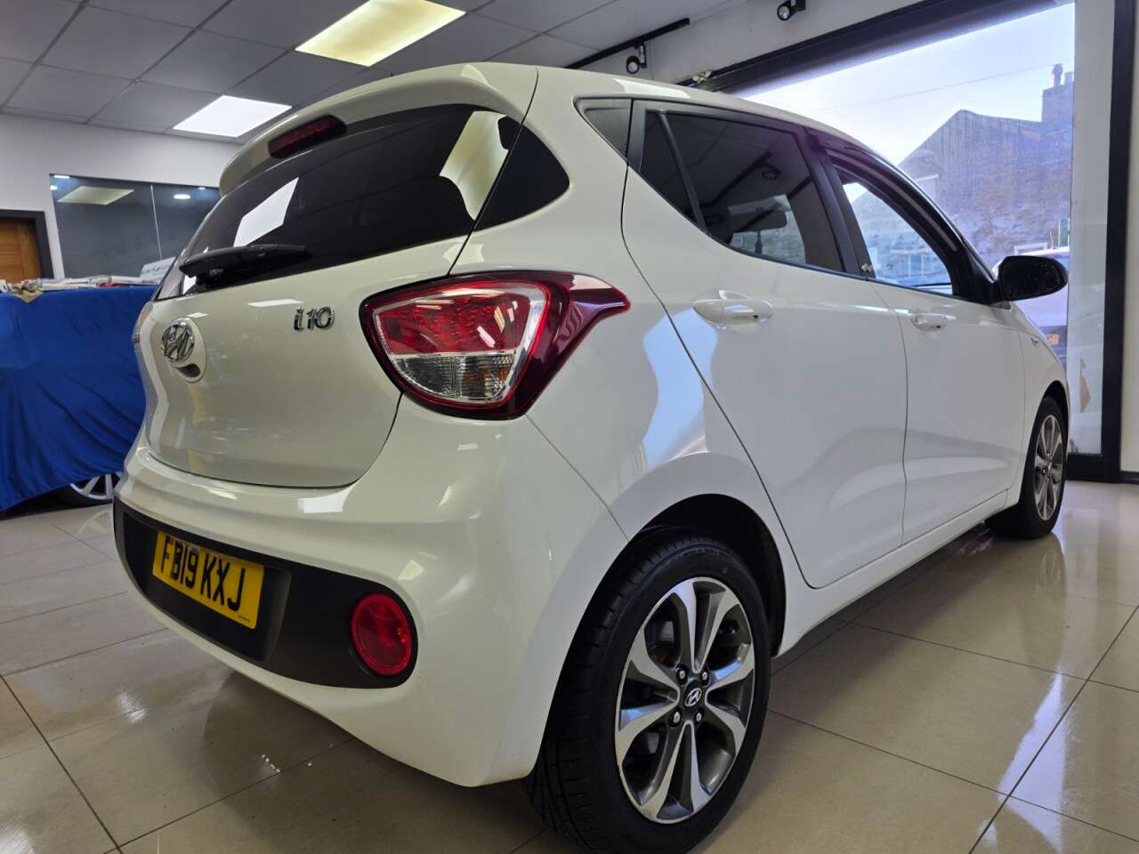 A 2019 HYUNDAI I10 1.0 Play Hatchback 5dr Petrol Manual Euro 6+SERVICE HISTORY+SAT NAV+BLUETOO A 2019 HYUNDAI I10 1.0 Play Hatchback 5dr Petrol Manual Euro 6+SERVICE HISTORY+SAT NAV+BLUETOO
