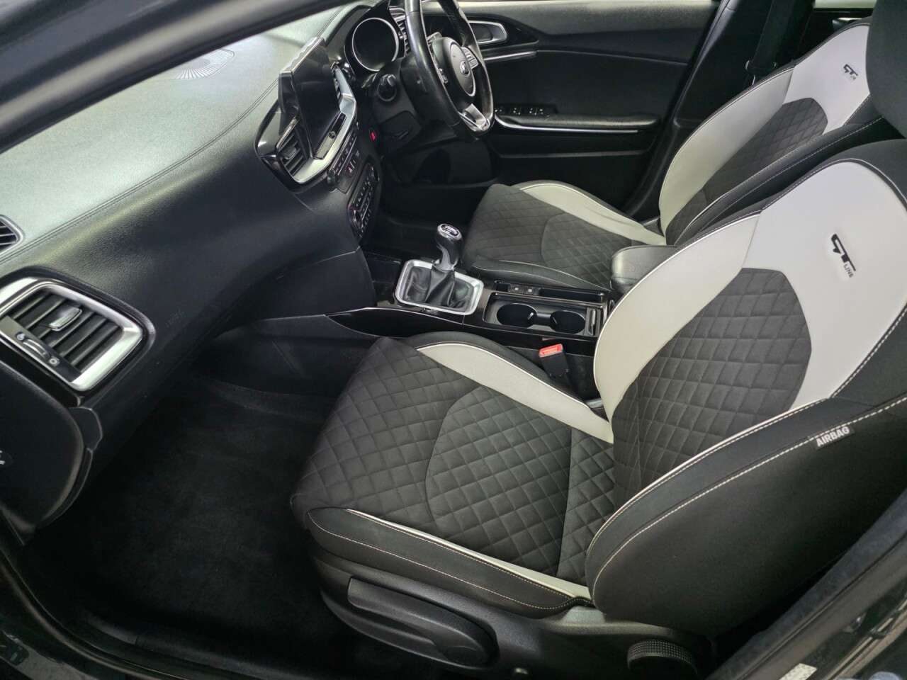 2019 KIA PROCEED 2019 KIA PROCEED