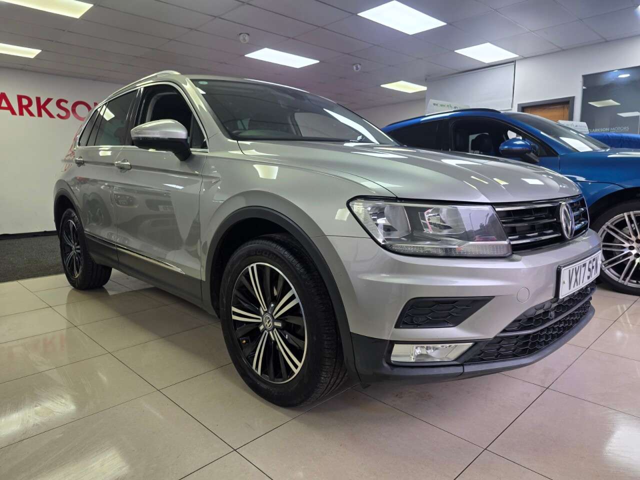 A 2017 VOLKSWAGEN TIGUAN 2.0 TDI BlueMotion Tech SE Navigation SUV 5dr Diesel Manual 4Motion Euro 6+ A 2017 VOLKSWAGEN TIGUAN 2.0 TDI BlueMotion Tech SE Navigation SUV 5dr Diesel Manual 4Motion Euro 6+