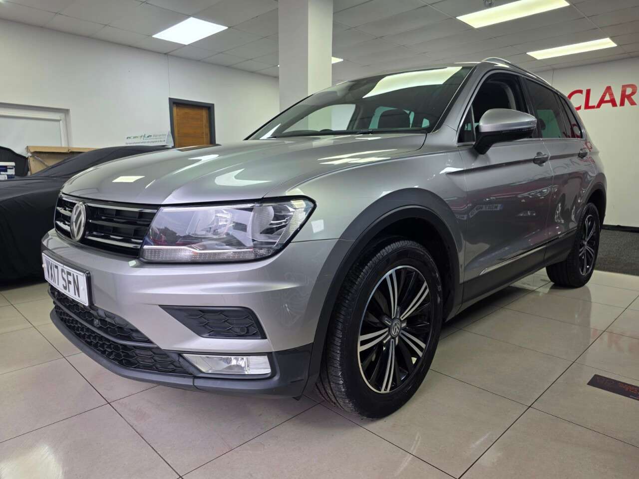 A 2017 VOLKSWAGEN TIGUAN 2.0 TDI BlueMotion Tech SE Navigation SUV 5dr Diesel Manual 4Motion Euro 6+ A 2017 VOLKSWAGEN TIGUAN 2.0 TDI BlueMotion Tech SE Navigation SUV 5dr Diesel Manual 4Motion Euro 6+