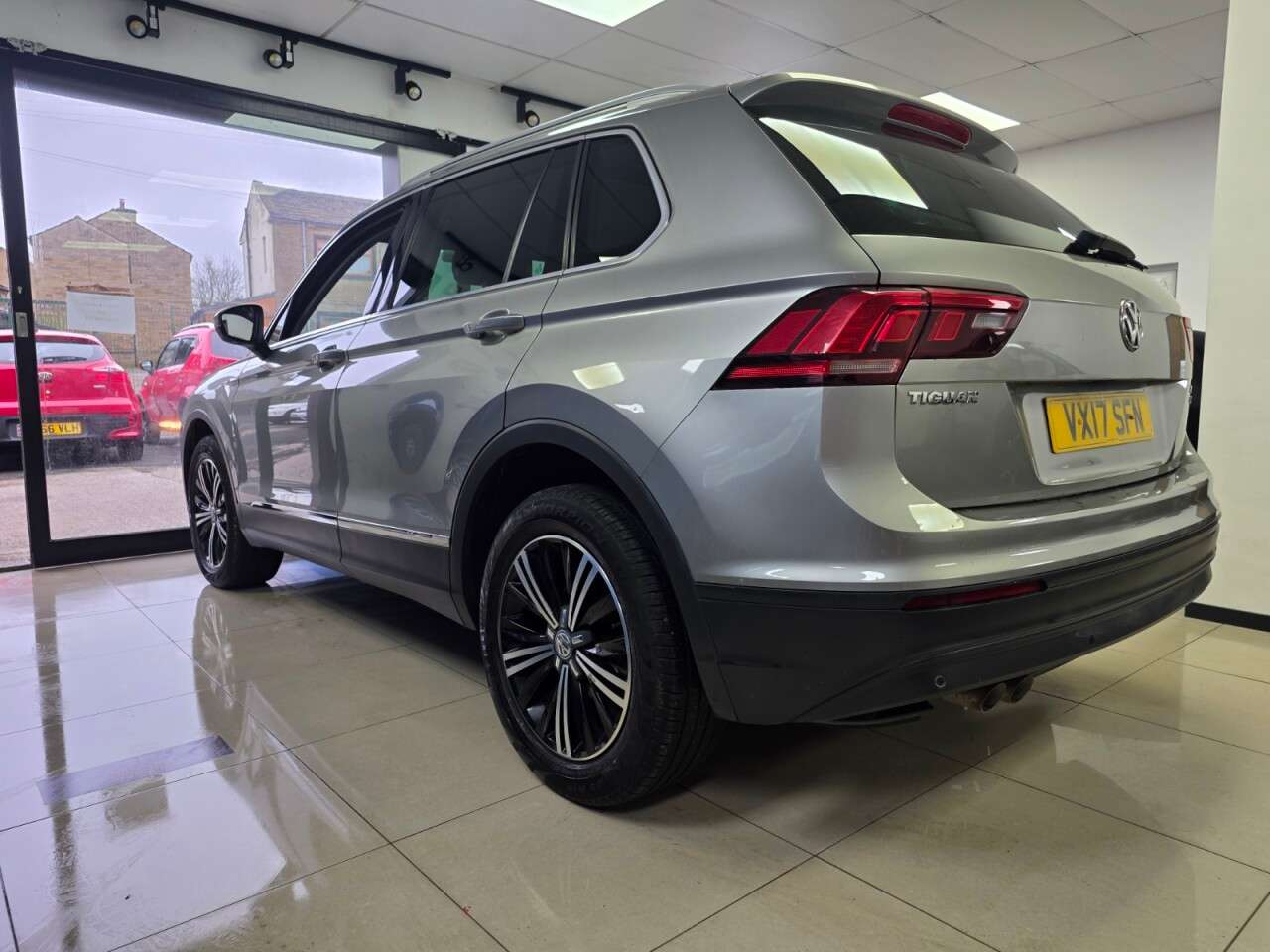 A 2017 VOLKSWAGEN TIGUAN 2.0 TDI BlueMotion Tech SE Navigation SUV 5dr Diesel Manual 4Motion Euro 6+ A 2017 VOLKSWAGEN TIGUAN 2.0 TDI BlueMotion Tech SE Navigation SUV 5dr Diesel Manual 4Motion Euro 6+