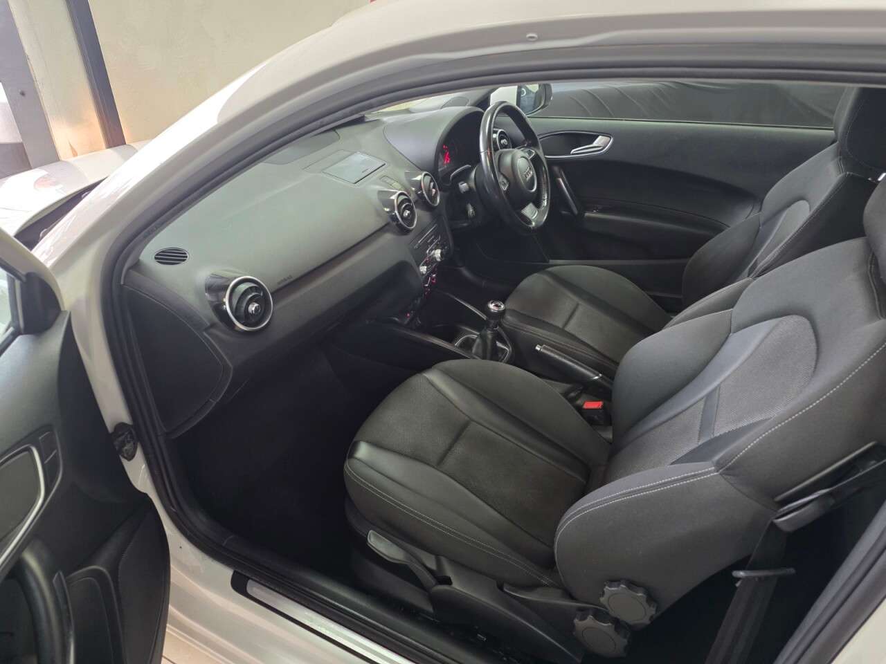 2017 AUDI A1 2017 AUDI A1