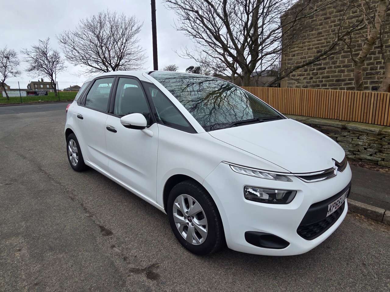 A 2015 CITROEN C4 PICASSO 1.6 BlueHDi VTR MPV 5dr Diesel Manual Euro 6 (s/s)KUST BEEN SERVICED +MOT J A 2015 CITROEN C4 PICASSO 1.6 BlueHDi VTR MPV 5dr Diesel Manual Euro 6 (s/s)KUST BEEN SERVICED +MOT J