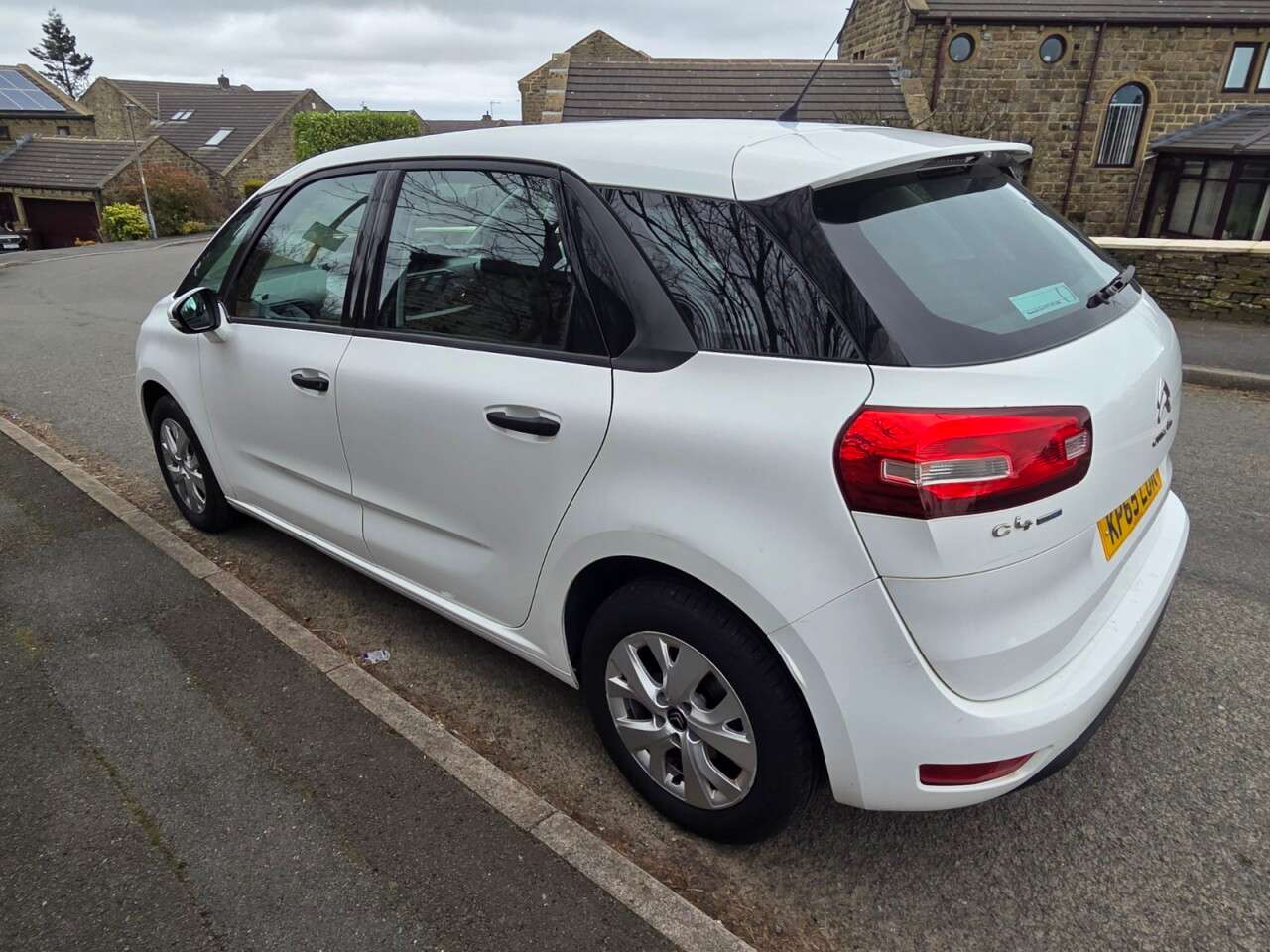 A 2015 CITROEN C4 PICASSO 1.6 BlueHDi VTR MPV 5dr Diesel Manual Euro 6 (s/s)KUST BEEN SERVICED +MOT J A 2015 CITROEN C4 PICASSO 1.6 BlueHDi VTR MPV 5dr Diesel Manual Euro 6 (s/s)KUST BEEN SERVICED +MOT J