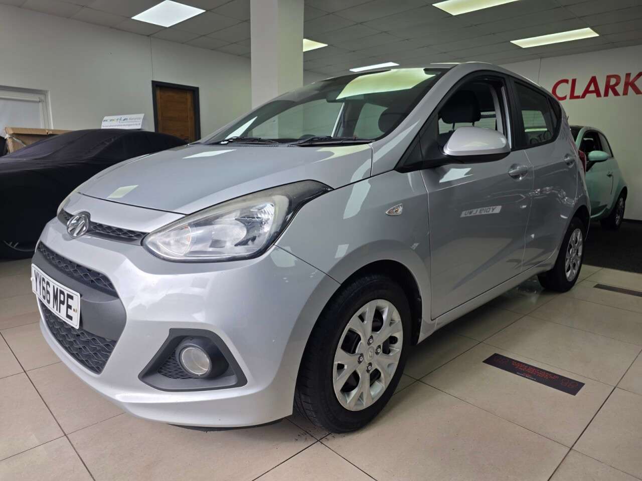 A 2016 HYUNDAI I10 1.2 SE Hatchback 5dr Petrol Manual+ 7 SERVICE STAMPS+NEW CLUTCH FITTED+MOT A 2016 HYUNDAI I10 1.2 SE Hatchback 5dr Petrol Manual+ 7 SERVICE STAMPS+NEW CLUTCH FITTED+MOT