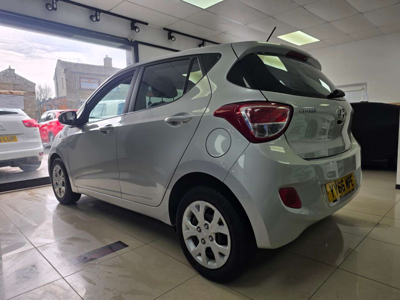 A 2016 HYUNDAI I10 1.2 SE Hatchback 5dr Petrol Manual+ 7 SERVICE STAMPS+NEW CLUTCH FITTED+MOT A 2016 HYUNDAI I10 1.2 SE Hatchback 5dr Petrol Manual+ 7 SERVICE STAMPS+NEW CLUTCH FITTED+MOT