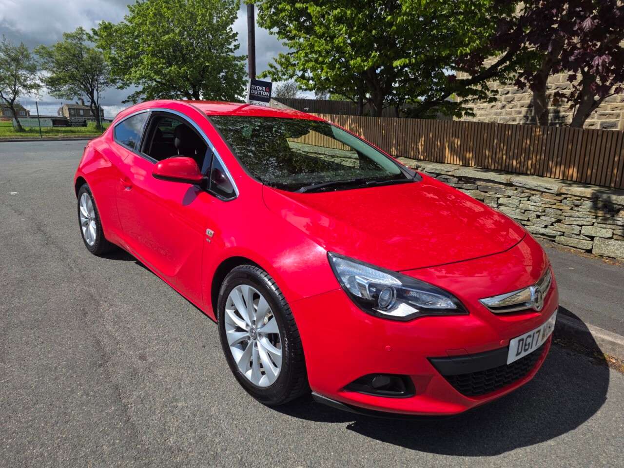 A 2017 VAUXHALL ASTRA GTC 1.4i Turbo SRi Coupe 3dr Petrol Manual Euro 6 (s/s) SPORTY HOT HATCH+SERVIC A 2017 VAUXHALL ASTRA GTC 1.4i Turbo SRi Coupe 3dr Petrol Manual Euro 6 (s/s) SPORTY HOT HATCH+SERVIC