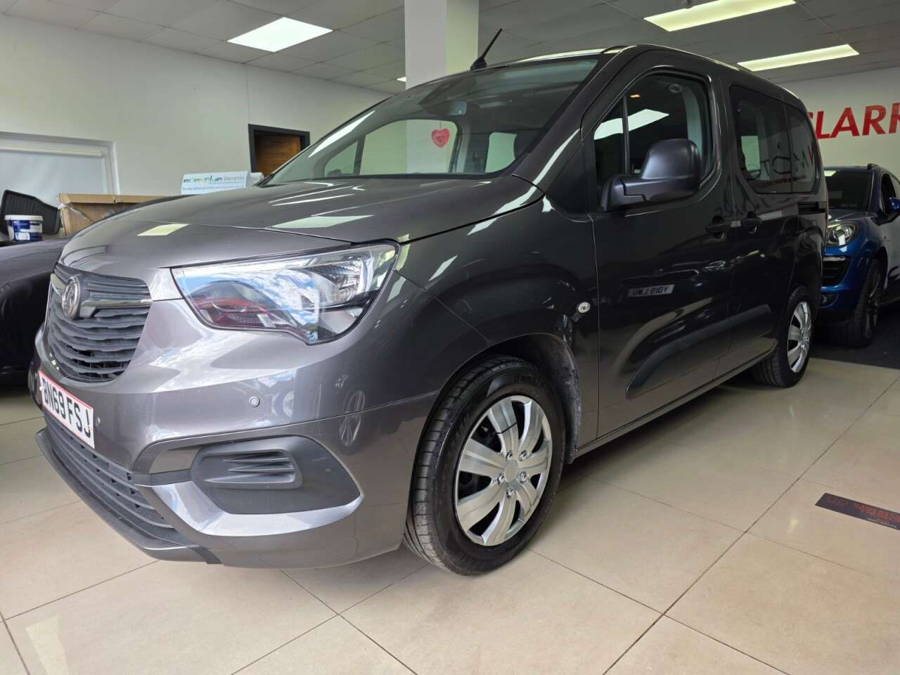 A 2019 VAUXHALL COMBO LIFE 1.5 Turbo D BlueInjection Design MPV 5dr Diesel Manual Euro 6+SERVICE HISTO A 2019 VAUXHALL COMBO LIFE 1.5 Turbo D BlueInjection Design MPV 5dr Diesel Manual Euro 6+SERVICE HISTO