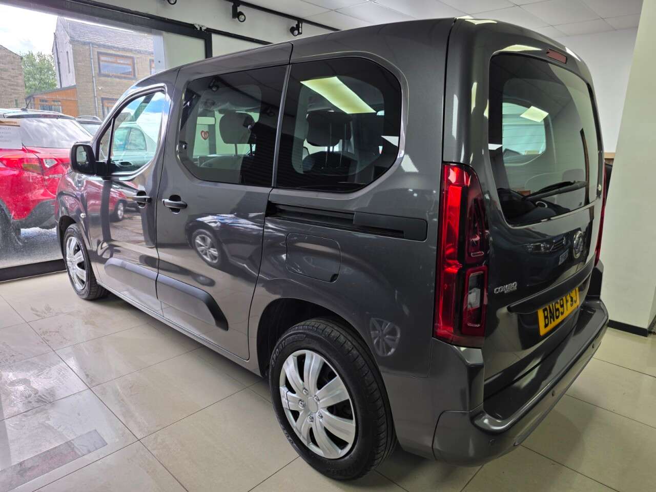 A 2019 VAUXHALL COMBO LIFE 1.5 Turbo D BlueInjection Design MPV 5dr Diesel Manual Euro 6+SERVICE HISTO A 2019 VAUXHALL COMBO LIFE 1.5 Turbo D BlueInjection Design MPV 5dr Diesel Manual Euro 6+SERVICE HISTO