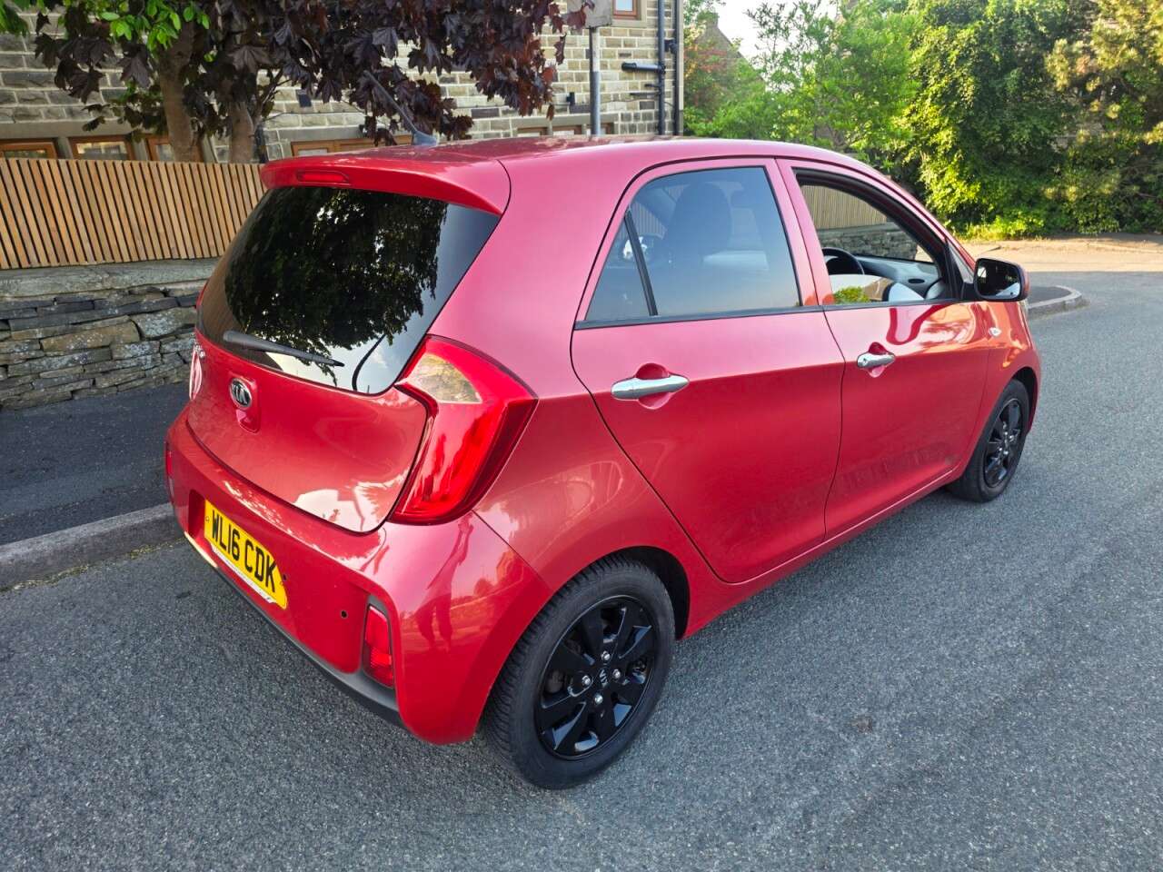 A 2016 KIA PICANTO 1.0 SR7 Hatchback 5dr Petrol Manual Euro 6+SERVICE HISTORY+AIR CON+BLUETOOT A 2016 KIA PICANTO 1.0 SR7 Hatchback 5dr Petrol Manual Euro 6+SERVICE HISTORY+AIR CON+BLUETOOT
