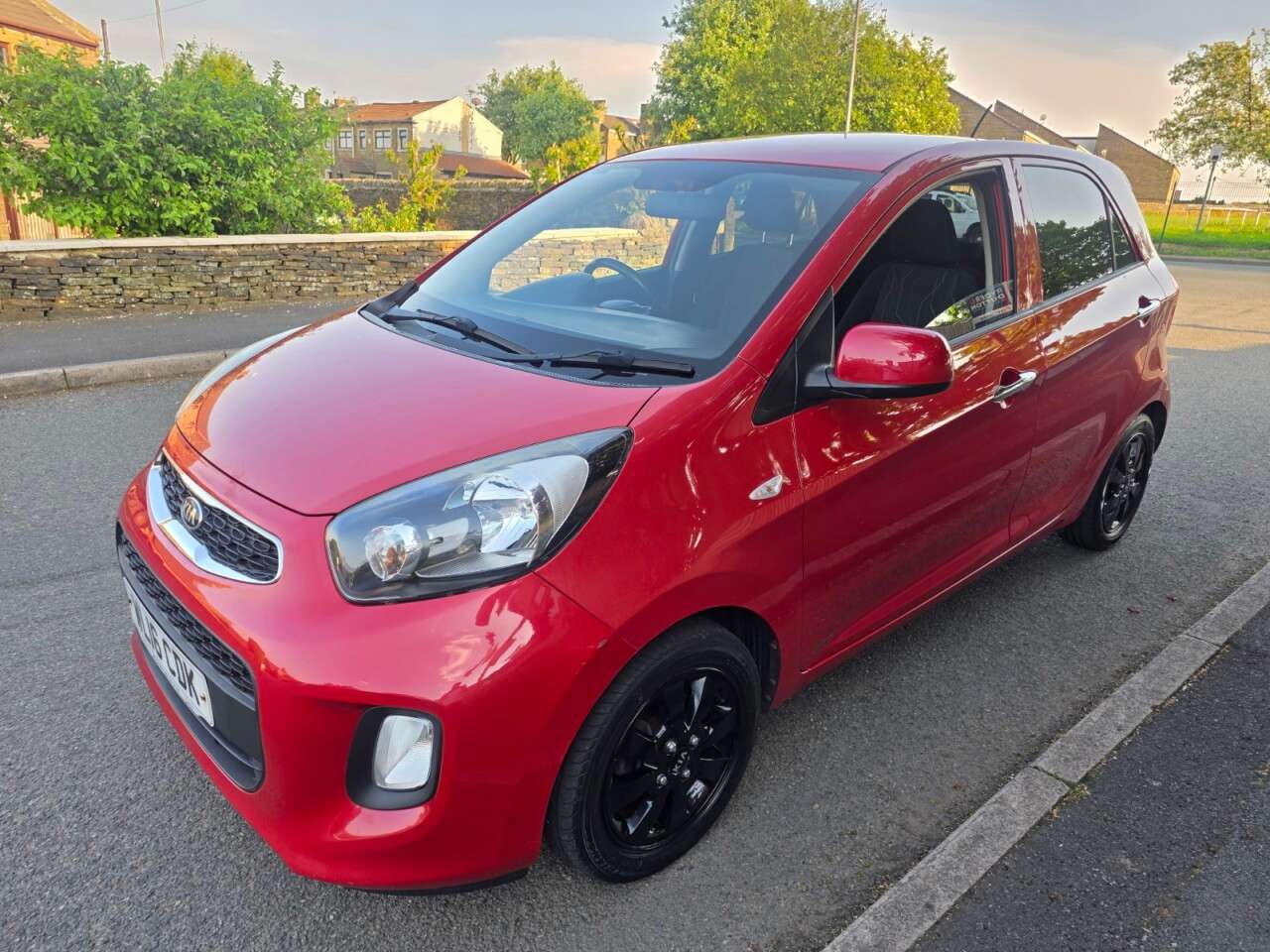 A 2016 KIA PICANTO 1.0 SR7 Hatchback 5dr Petrol Manual Euro 6+SERVICE HISTORY+AIR CON+BLUETOOT A 2016 KIA PICANTO 1.0 SR7 Hatchback 5dr Petrol Manual Euro 6+SERVICE HISTORY+AIR CON+BLUETOOT