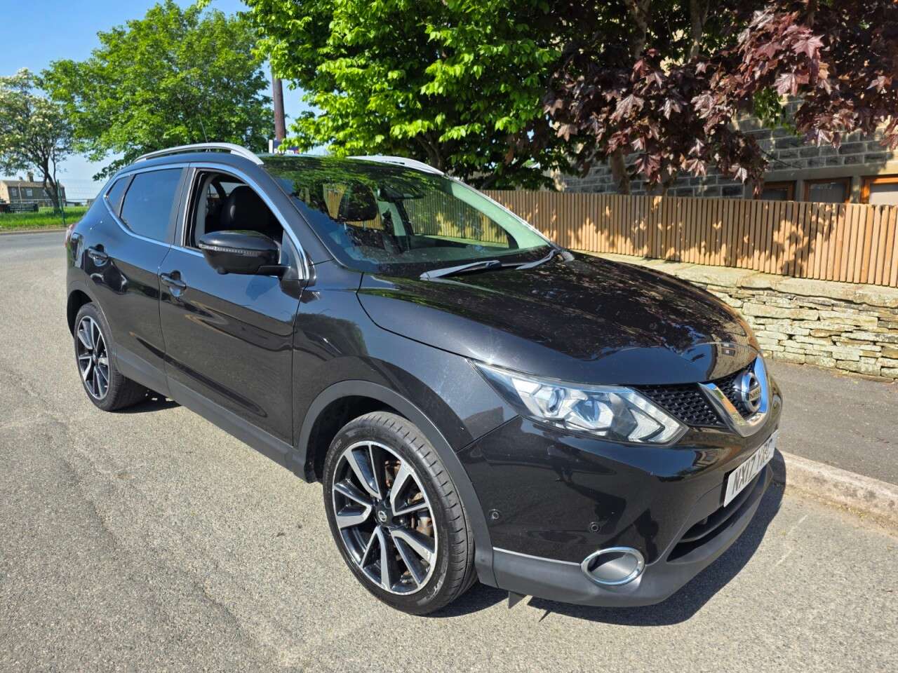 A 2017 NISSAN QASHQAI 1.5 dCi Tekna SUV 5dr Diesel Manual 2WD Euro 6 (s/s) MASSIVE SPEC+ PAN ROOF A 2017 NISSAN QASHQAI 1.5 dCi Tekna SUV 5dr Diesel Manual 2WD Euro 6 (s/s) MASSIVE SPEC+ PAN ROOF