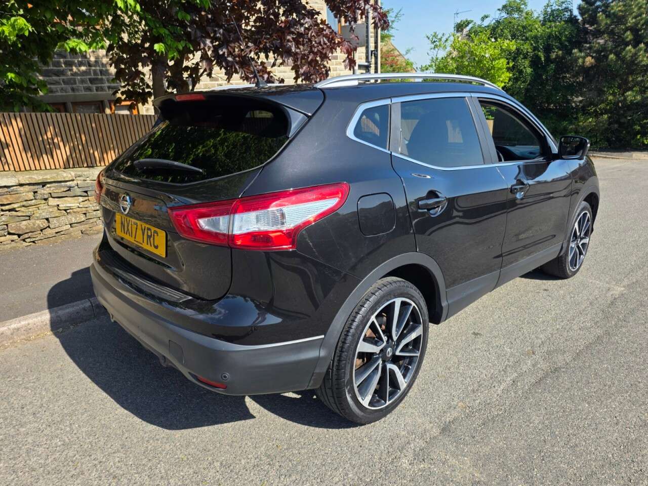 A 2017 NISSAN QASHQAI 1.5 dCi Tekna SUV 5dr Diesel Manual 2WD Euro 6 (s/s) MASSIVE SPEC+ PAN ROOF A 2017 NISSAN QASHQAI 1.5 dCi Tekna SUV 5dr Diesel Manual 2WD Euro 6 (s/s) MASSIVE SPEC+ PAN ROOF