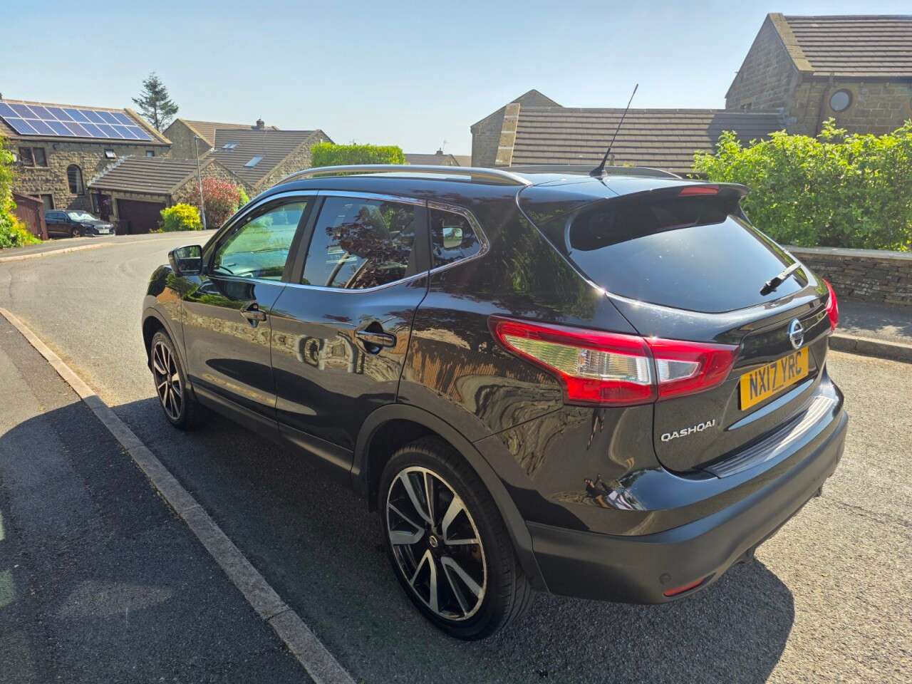 A 2017 NISSAN QASHQAI 1.5 dCi Tekna SUV 5dr Diesel Manual 2WD Euro 6 (s/s) MASSIVE SPEC+ PAN ROOF A 2017 NISSAN QASHQAI 1.5 dCi Tekna SUV 5dr Diesel Manual 2WD Euro 6 (s/s) MASSIVE SPEC+ PAN ROOF