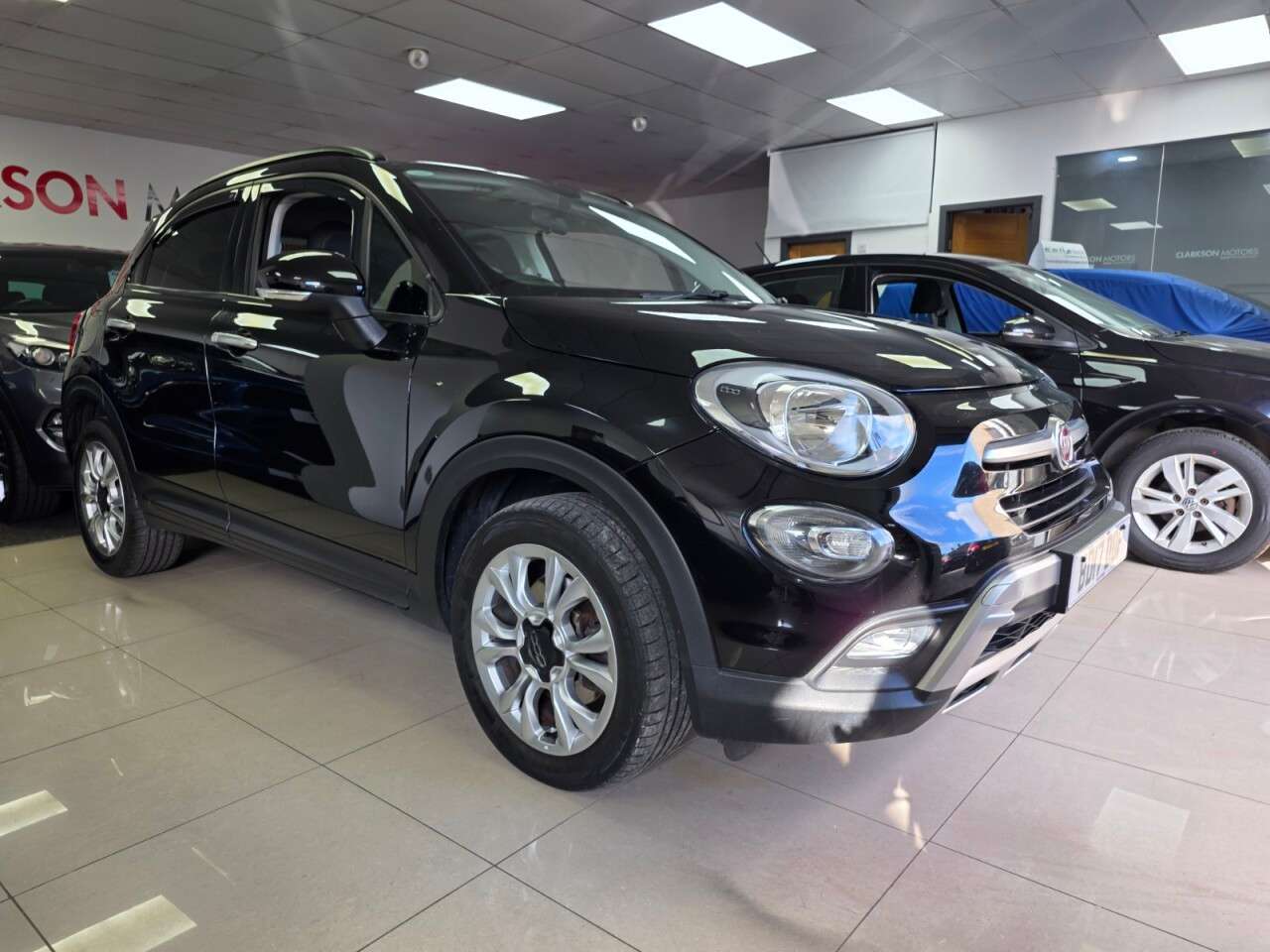 A 2017 FIAT 500X 1.6 MultiJetII Cross SUV 5dr Diesel Manual Euro 6 (s/s)SERVICE HISTORY+AIR A 2017 FIAT 500X 1.6 MultiJetII Cross SUV 5dr Diesel Manual Euro 6 (s/s)SERVICE HISTORY+AIR