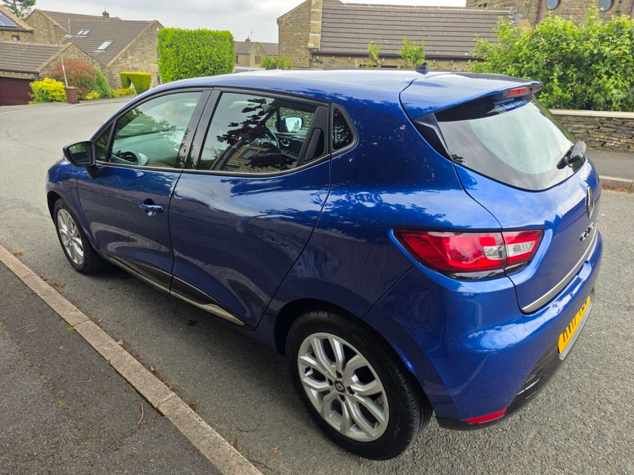 A 2017 RENAULT CLIO 1.5 dCi Dynamique Nav Hatchback 5dr Diesel Manual Euro 6 (s/s)SAT NAV+BLUET A 2017 RENAULT CLIO 1.5 dCi Dynamique Nav Hatchback 5dr Diesel Manual Euro 6 (s/s)SAT NAV+BLUET