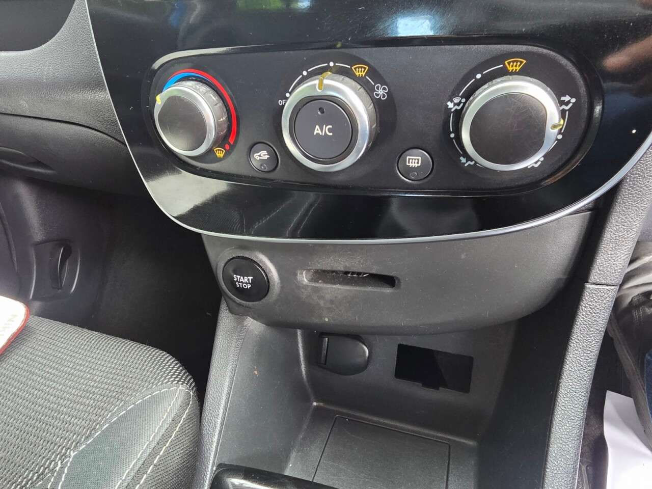 2017 RENAULT CLIO 2017 RENAULT CLIO