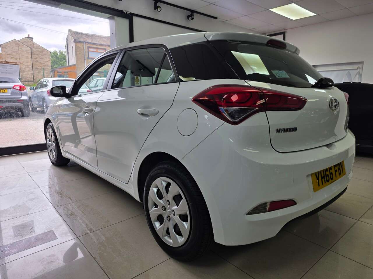 A 2016 HYUNDAI I20 1.2 Blue Drive S Hatchback 5dr Petrol Manual Euro 6 (s/s) SERVICE HISTORY+8 A 2016 HYUNDAI I20 1.2 Blue Drive S Hatchback 5dr Petrol Manual Euro 6 (s/s) SERVICE HISTORY+8