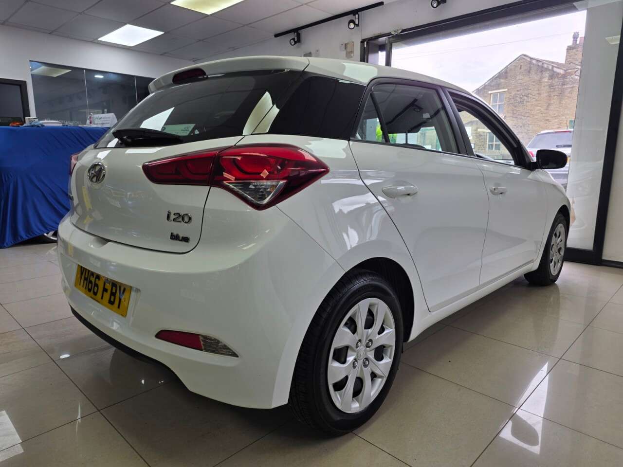 A 2016 HYUNDAI I20 1.2 Blue Drive S Hatchback 5dr Petrol Manual Euro 6 (s/s) SERVICE HISTORY+8 A 2016 HYUNDAI I20 1.2 Blue Drive S Hatchback 5dr Petrol Manual Euro 6 (s/s) SERVICE HISTORY+8