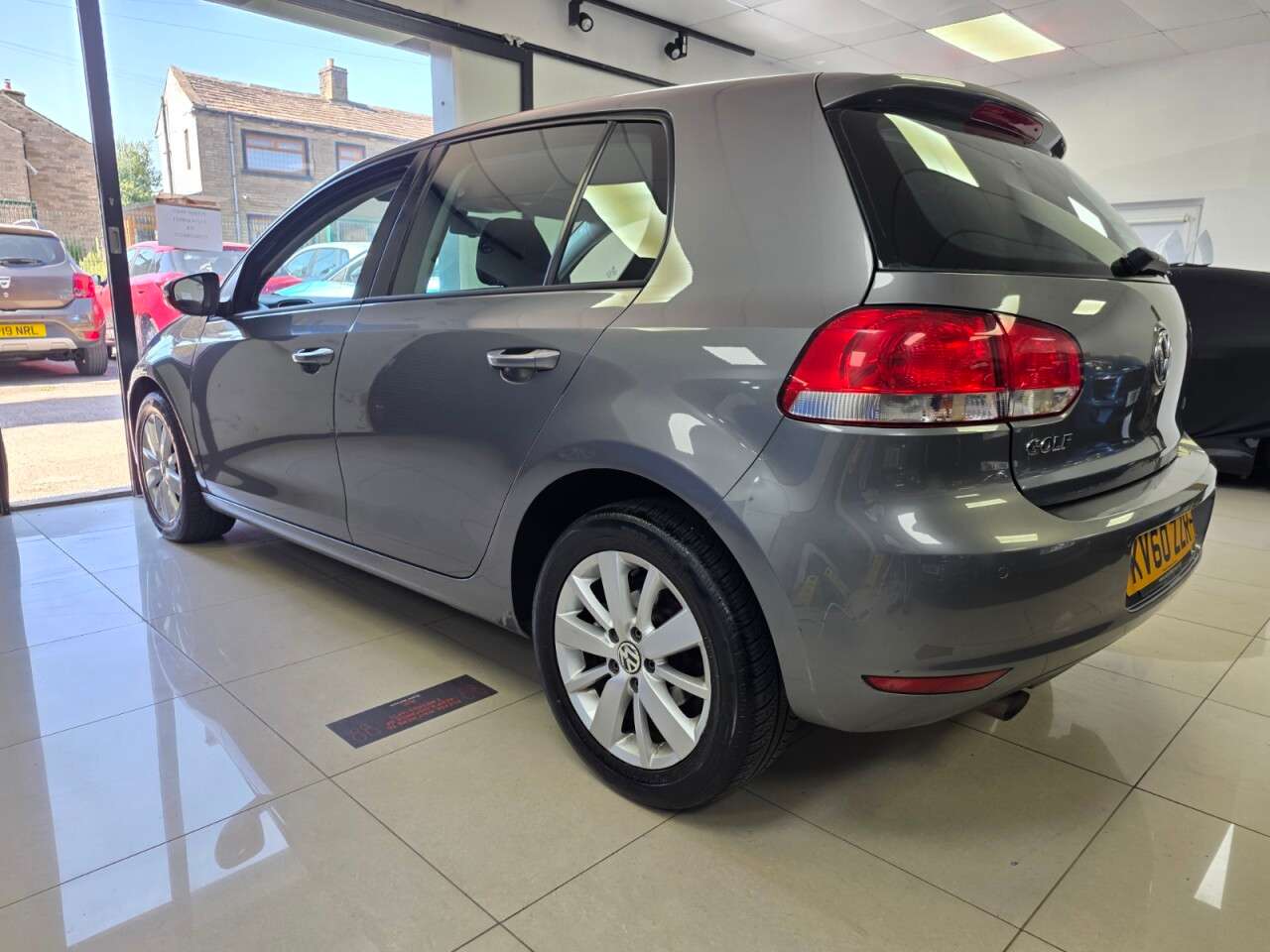 A 2010 VOLKSWAGEN GOLF 1.6 TDI SE Hatchback 5dr Diesel DSG+10 SERVICE STAMPS+CAMBELT WATER PUMP DO A 2010 VOLKSWAGEN GOLF 1.6 TDI SE Hatchback 5dr Diesel DSG+10 SERVICE STAMPS+CAMBELT WATER PUMP DO