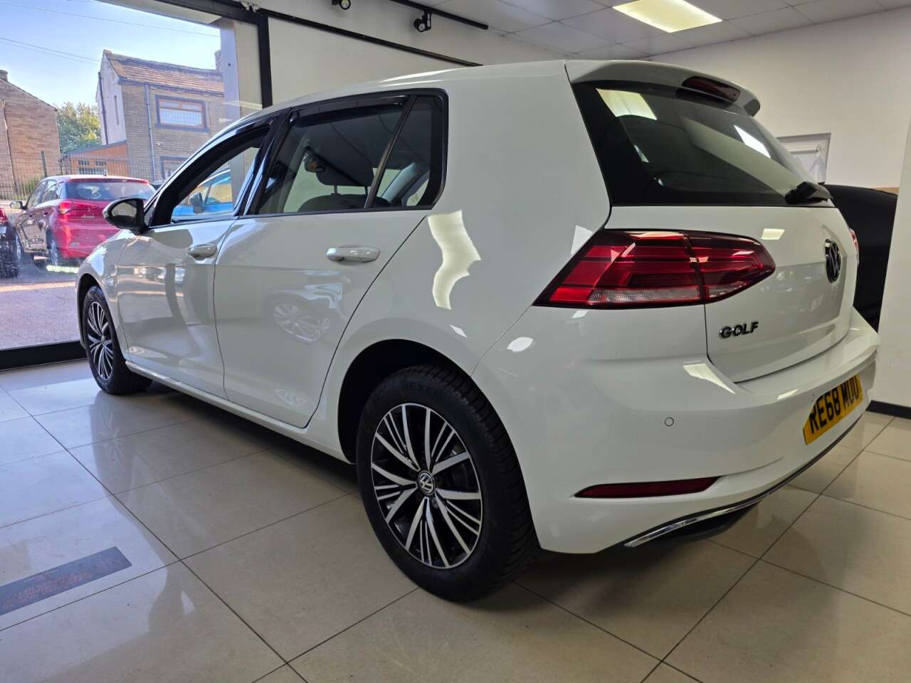 A 2018 VOLKSWAGEN GOLF 1.6 TDI SE Nav Hatchback 5dr Diesel Manual Euro 6+SERVICE HISTORY+CAMBELT/W A 2018 VOLKSWAGEN GOLF 1.6 TDI SE Nav Hatchback 5dr Diesel Manual Euro 6+SERVICE HISTORY+CAMBELT/W
