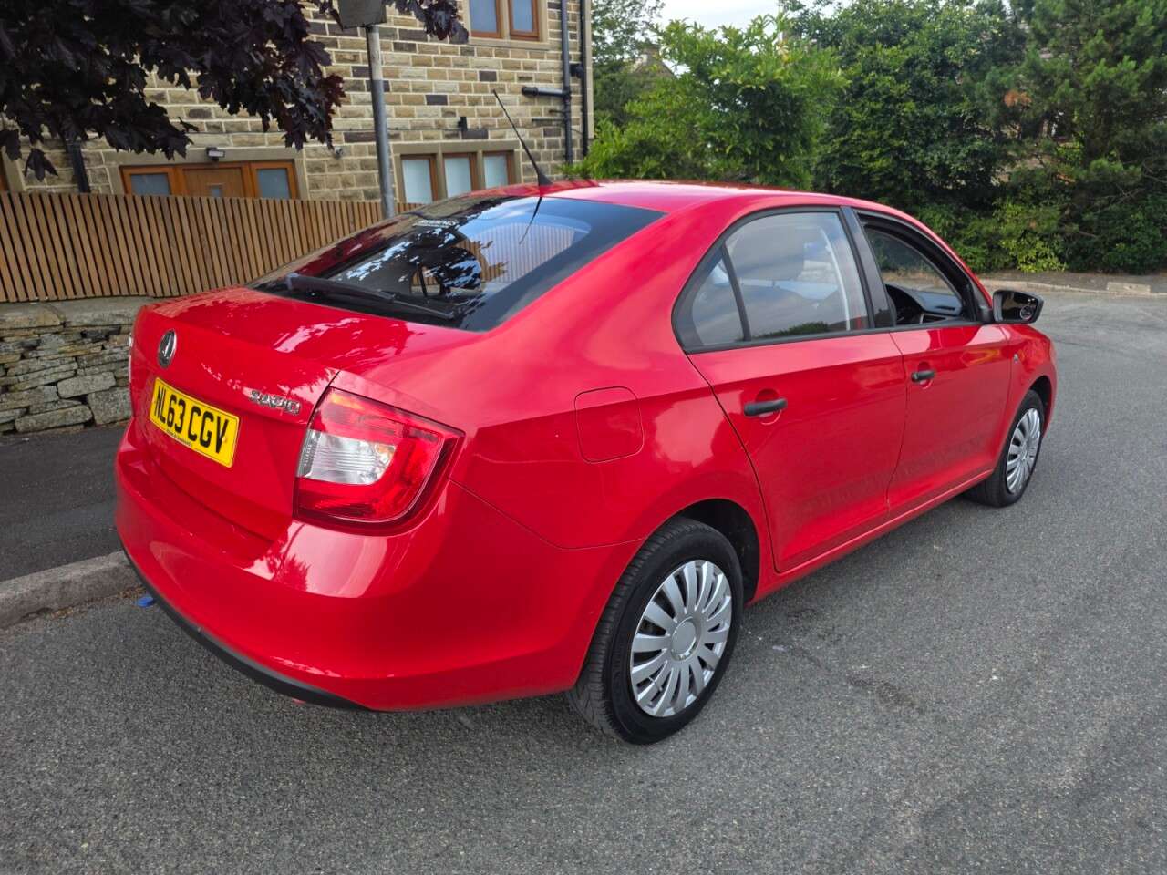A 2013 SKODA RAPID 1.2 TSI S Hatchback 5dr Petrol Manual+SERVICE HISTORY+LOW RUNNING COST MOT A 2013 SKODA RAPID 1.2 TSI S Hatchback 5dr Petrol Manual+SERVICE HISTORY+LOW RUNNING COST MOT