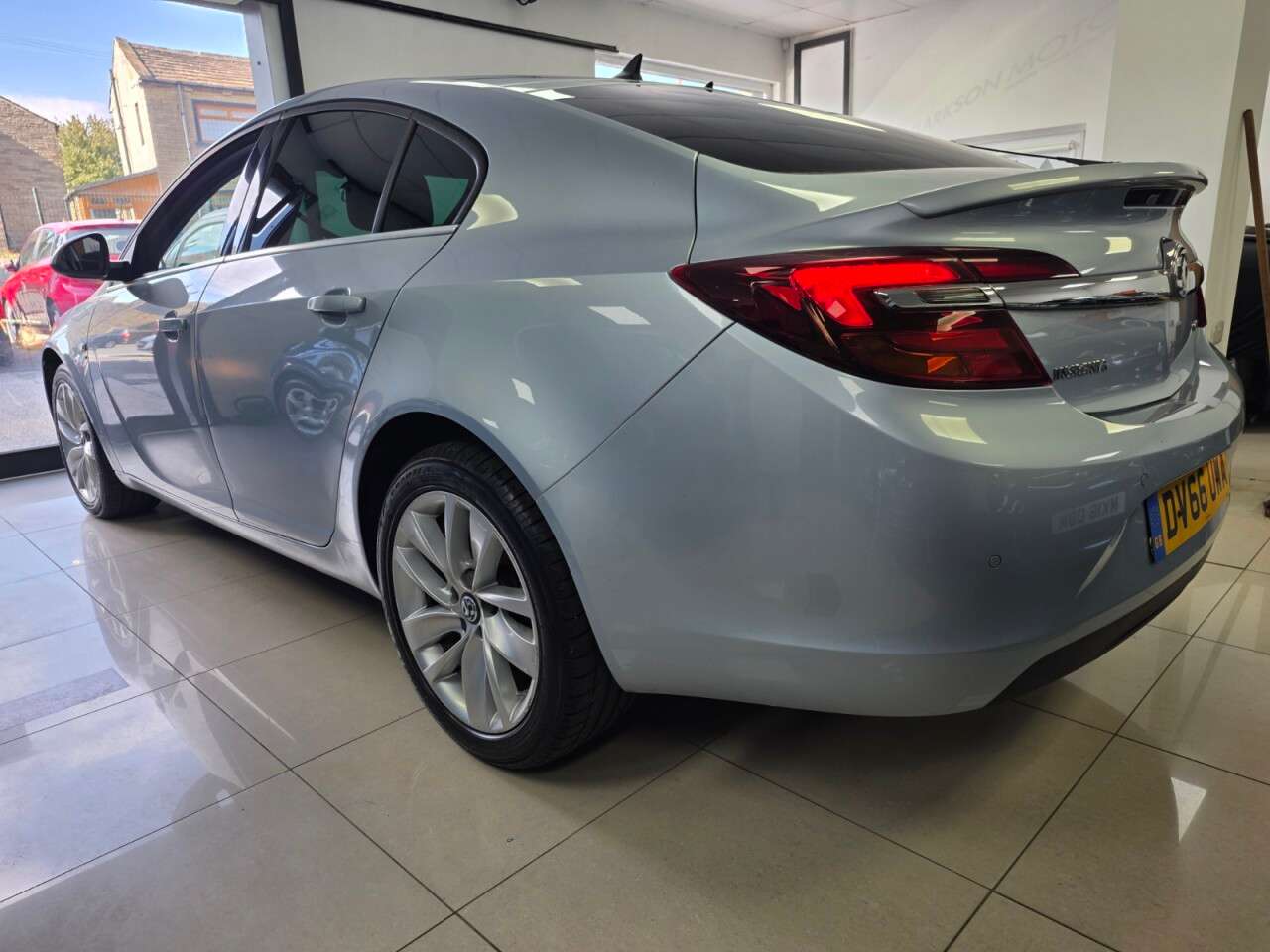 A 2016 VAUXHALL INSIGNIA 1.6 CDTi SRi Nav Hatchback 5dr Diesel Manual Euro 6+SERVICE HISTORY 10 STAM A 2016 VAUXHALL INSIGNIA 1.6 CDTi SRi Nav Hatchback 5dr Diesel Manual Euro 6+SERVICE HISTORY 10 STAM