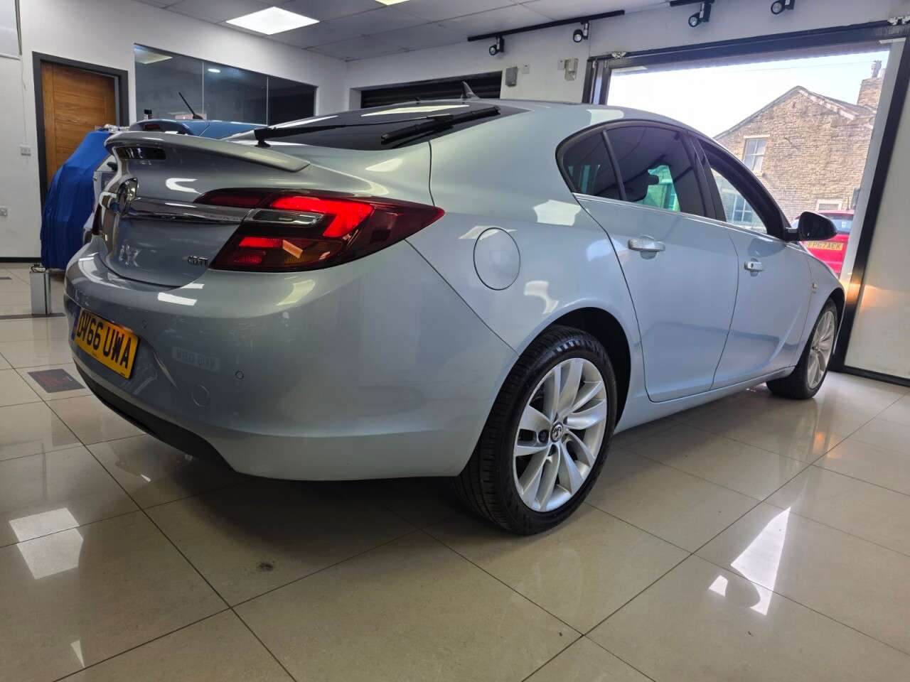 A 2016 VAUXHALL INSIGNIA 1.6 CDTi SRi Nav Hatchback 5dr Diesel Manual Euro 6+SERVICE HISTORY 10 STAM A 2016 VAUXHALL INSIGNIA 1.6 CDTi SRi Nav Hatchback 5dr Diesel Manual Euro 6+SERVICE HISTORY 10 STAM