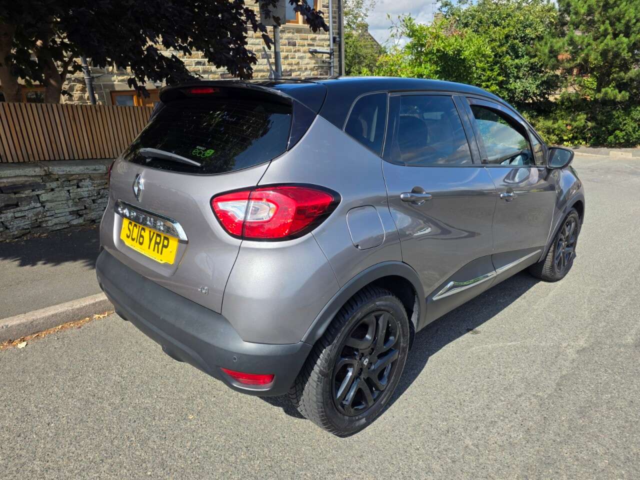 A 2016 RENAULT CAPTUR 1.5 dCi ENERGY Dynamique S Nav SUV 5dr Diesel Manual Euro 6 (s/s) SERVICE H A 2016 RENAULT CAPTUR 1.5 dCi ENERGY Dynamique S Nav SUV 5dr Diesel Manual Euro 6 (s/s) SERVICE H