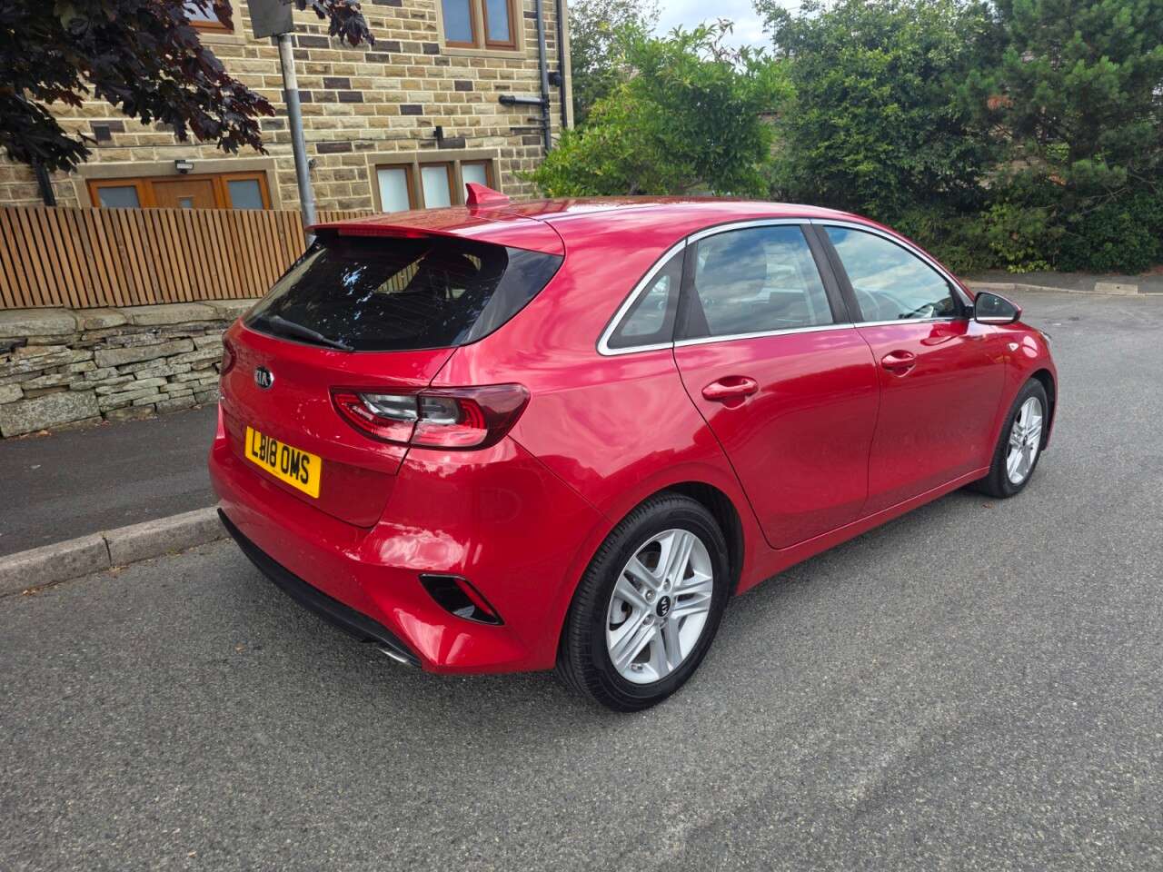 A 2018 KIA CEED 1.6 CRDi ECO 2 Hatchback 5dr Diesel Manual Euro 6 (s/s)SERVICE HISTORY+MOT A 2018 KIA CEED 1.6 CRDi ECO 2 Hatchback 5dr Diesel Manual Euro 6 (s/s)SERVICE HISTORY+MOT