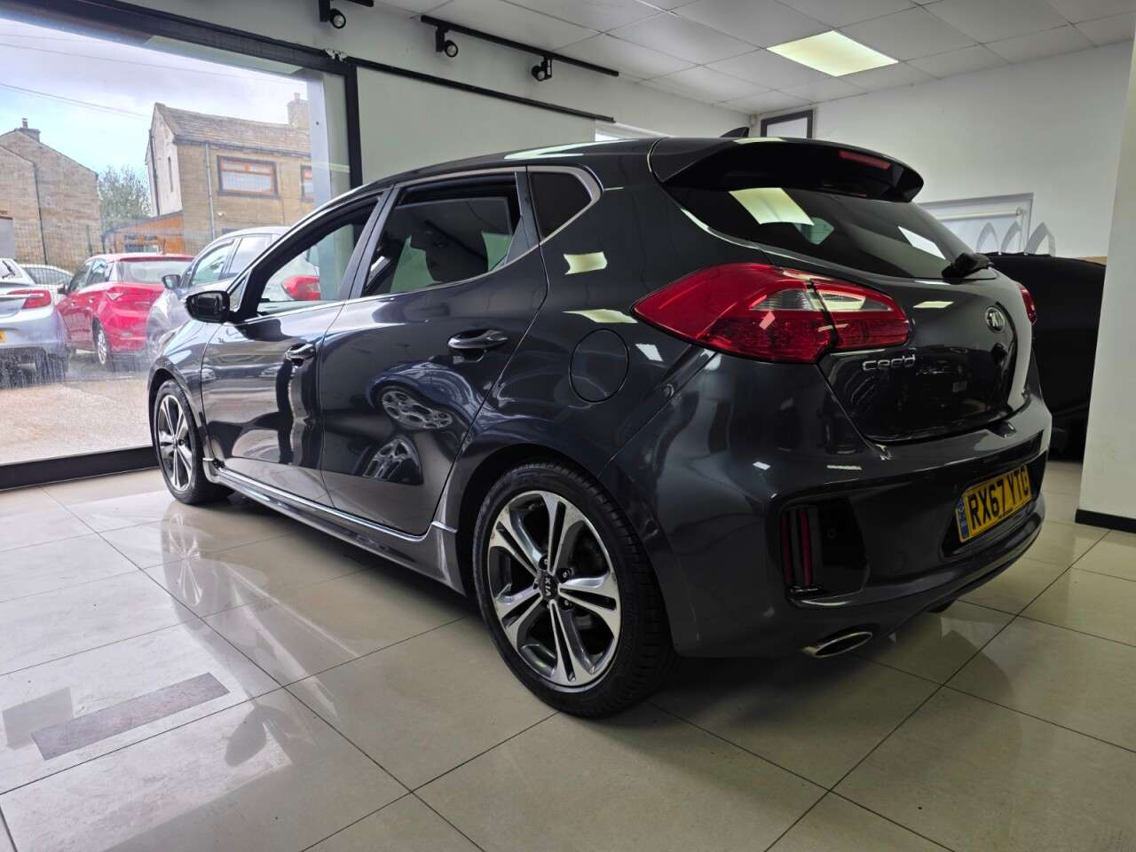 A 2017 KIA CEED 1.6 CRDi GT-Line Hatchback 5dr Diesel Manual Euro 6 (s/s) SERVICE HISTORY+S A 2017 KIA CEED 1.6 CRDi GT-Line Hatchback 5dr Diesel Manual Euro 6 (s/s) SERVICE HISTORY+S