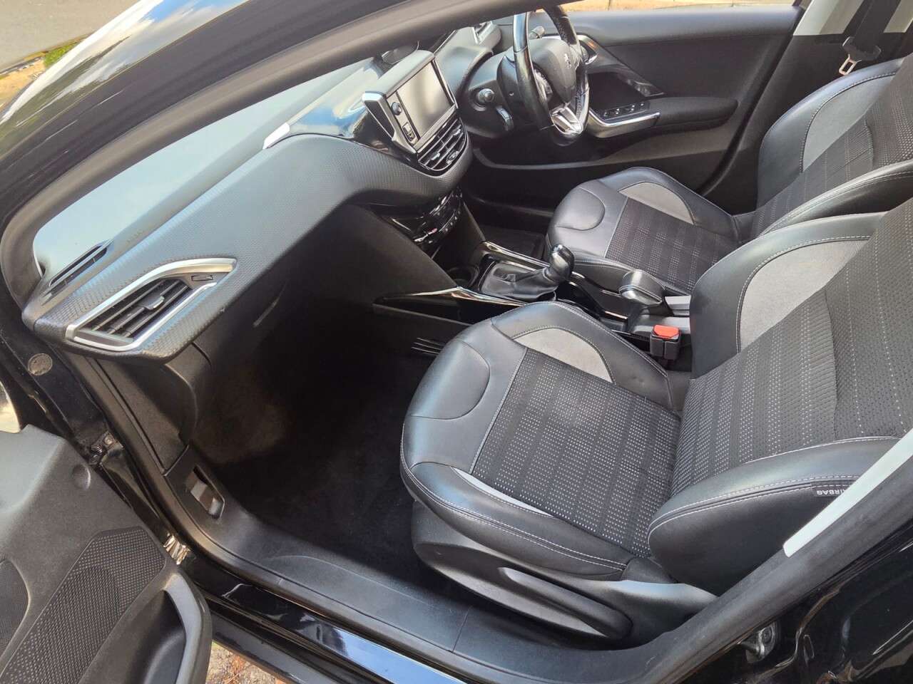 2017 PEUGEOT 2008 2017 PEUGEOT 2008