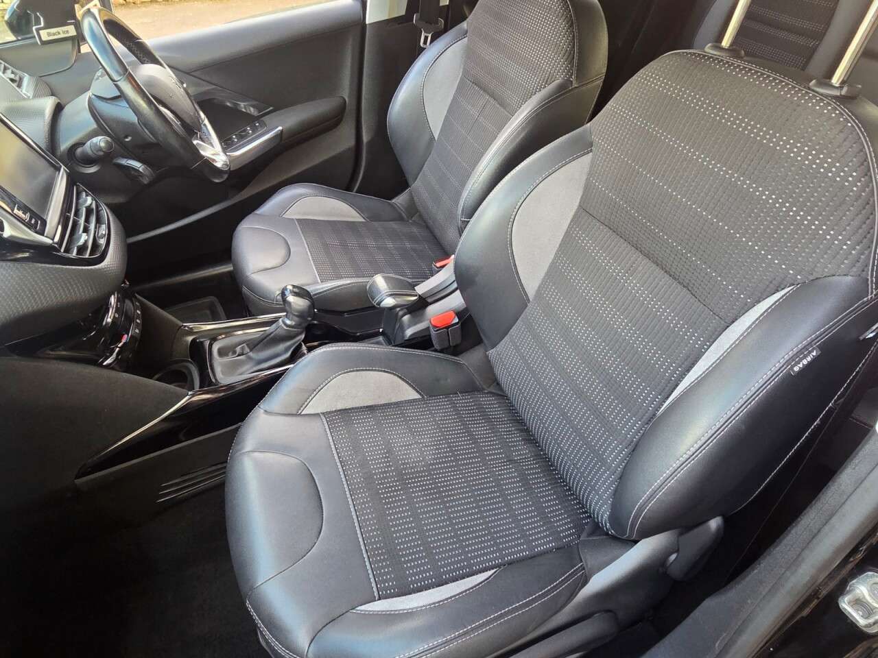 2017 PEUGEOT 2008 2017 PEUGEOT 2008