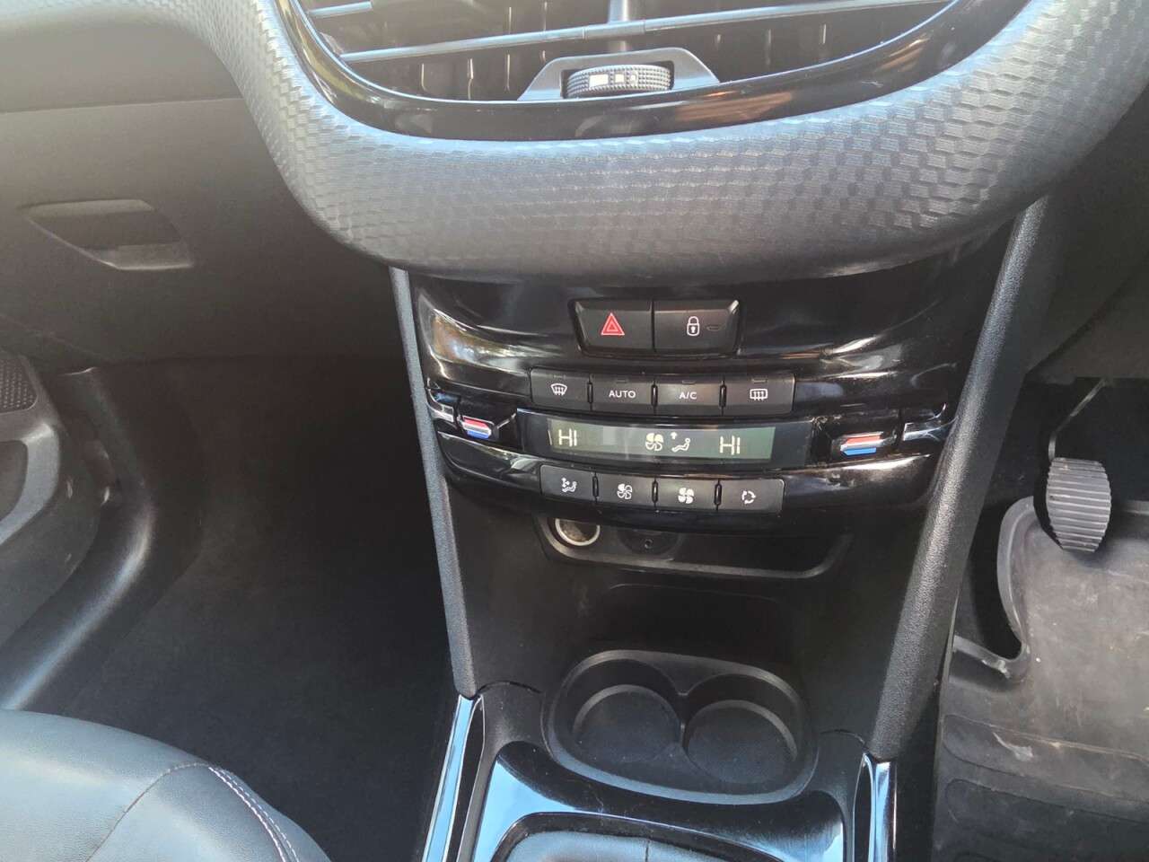 2017 PEUGEOT 2008 2017 PEUGEOT 2008